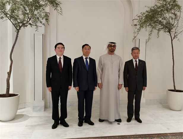2022年12月，國藥集團(tuán)董事長劉敬楨率領(lǐng)集團(tuán)生物醫(yī)藥合作代表團(tuán)出訪阿拉伯聯(lián)合酋長國。阿拉伯聯(lián)合酋長國總統(tǒng)穆罕默德在阿聯(lián)酋阿布扎比接見劉敬楨董事長一行，并感謝國藥集團(tuán)為阿聯(lián)酋抗擊疫情所做的貢獻(xiàn).jpg