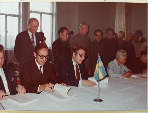 1982年9月15日，國藥與瑞典法瑪西亞普強公司合資建立華瑞制藥有限公司。華瑞制藥是第一家中瑞合資企業(yè)。.jpg