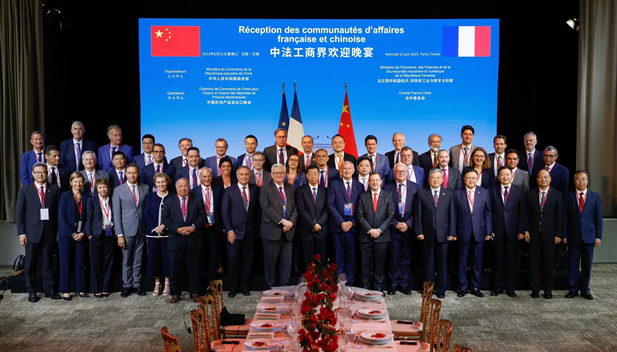 2023年6月21日，國務院總理李強在巴黎出席中法工商界晚餐會并致辭。法國經濟、財政及工業(yè)、數(shù)字主權部長勒梅爾和100 多名兩國工商界代表出席。國藥集團黨委書記、董事長劉敬楨參加中法工商界晚餐會及中法經濟合作交流會等活動。2.jpg