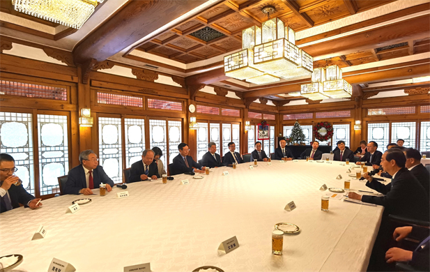 2023年12月20日，國藥集團(tuán)黨委書記、董事長劉敬楨參加韓國總理韓德洙會(huì)見中方代表團(tuán)活動(dòng)并作為代表發(fā)言，就中韓兩國在生命健康領(lǐng)域未來發(fā)展合作提出積極建議。韓德洙對(duì)國藥集團(tuán)在韓中經(jīng)濟(jì)社會(huì)及生命健康領(lǐng)域的合作發(fā)展表示贊許.jpg