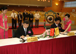 2004年6月，現(xiàn)代制藥在上交所上市