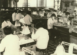 1970年開始，為在短期內(nèi)改變中成藥生產(chǎn)的落后面貌，中國藥材公司專項(xiàng)撥款先后改造3家中成藥廠、改擴(kuò)建4家中藥機(jī)械廠
