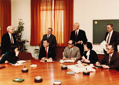 1978年，許文思帶領(lǐng)上海醫(yī)藥工業(yè)研究院代表團(tuán)在德國(guó)赫斯特公司考察。1994年許文思當(dāng)選首批中國(guó)工程院院士
