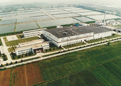 1982年，國藥外貿與瑞典法瑪西亞普強公司合資建立華瑞制藥有限公司。華瑞制藥是第一家中瑞合資企業(yè)。