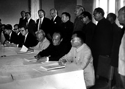 1982年，國藥外貿與瑞典法瑪西亞普強公司合資建立華瑞制藥有限公司。華瑞制藥是第一家中瑞合資企業(yè)。