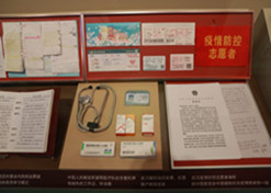 國藥集團新冠疫苗實物、國藥疫苗海外合作工作成果及醫(yī)療物資援外畫面入選中國共產(chǎn)黨歷史展覽館“抗擊疫情”展區(qū)。