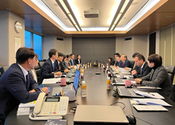 2023年12月19日至21日，劉敬楨一行與韓美藥品社長(zhǎng)林珠賢、CEO樸宰賢等進(jìn)行座談交流