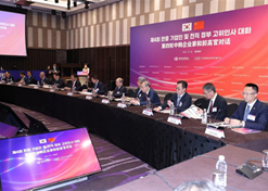 2023年12月19日-20日，第四輪中韓企業(yè)家和前高官對(duì)話于在韓國(guó)首爾舉行。國(guó)藥集團(tuán)黨委書(shū)記、董事長(zhǎng)劉敬楨受邀出席并作主題發(fā)言