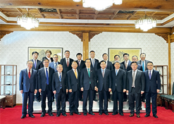2023年12月20日，國(guó)藥集團(tuán)黨委書(shū)記、董事長(zhǎng)劉敬楨參加韓國(guó)總理韓德洙會(huì)見(jiàn)中方代表團(tuán)活動(dòng)并作為代表發(fā)言
